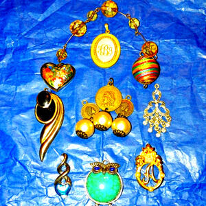 12 beautiful vintage pendents